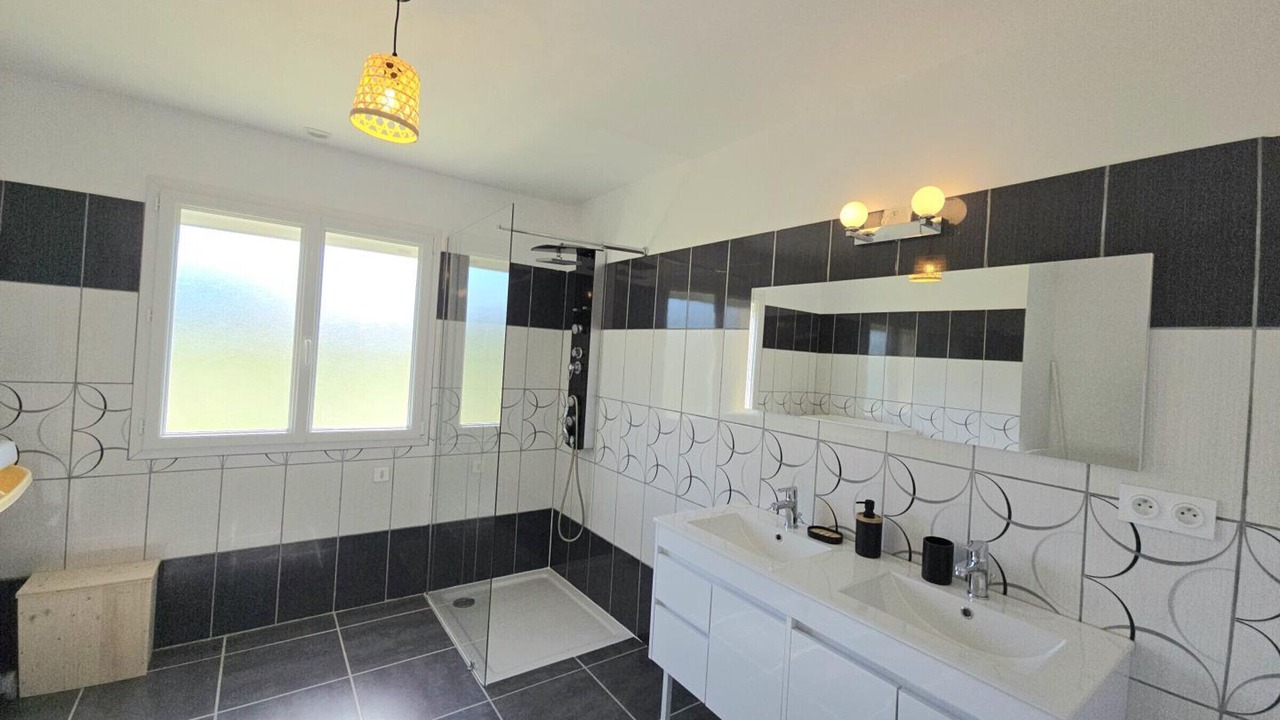 Photo of Bathroom in Sainte-Sabine-Born