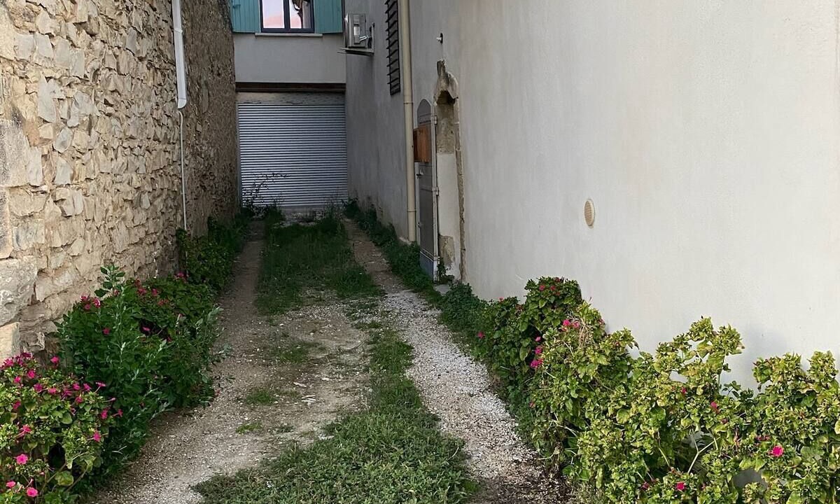 Photo of Outdoor in Tavel