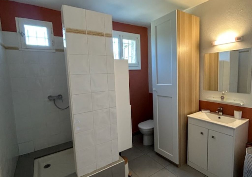 Photo of Bathroom in Eyragues
