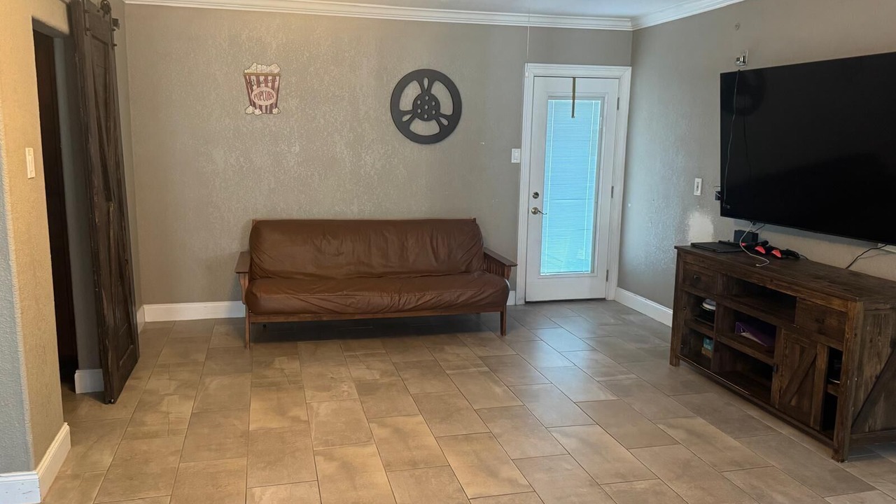 Photo of Livingroom in Adkins