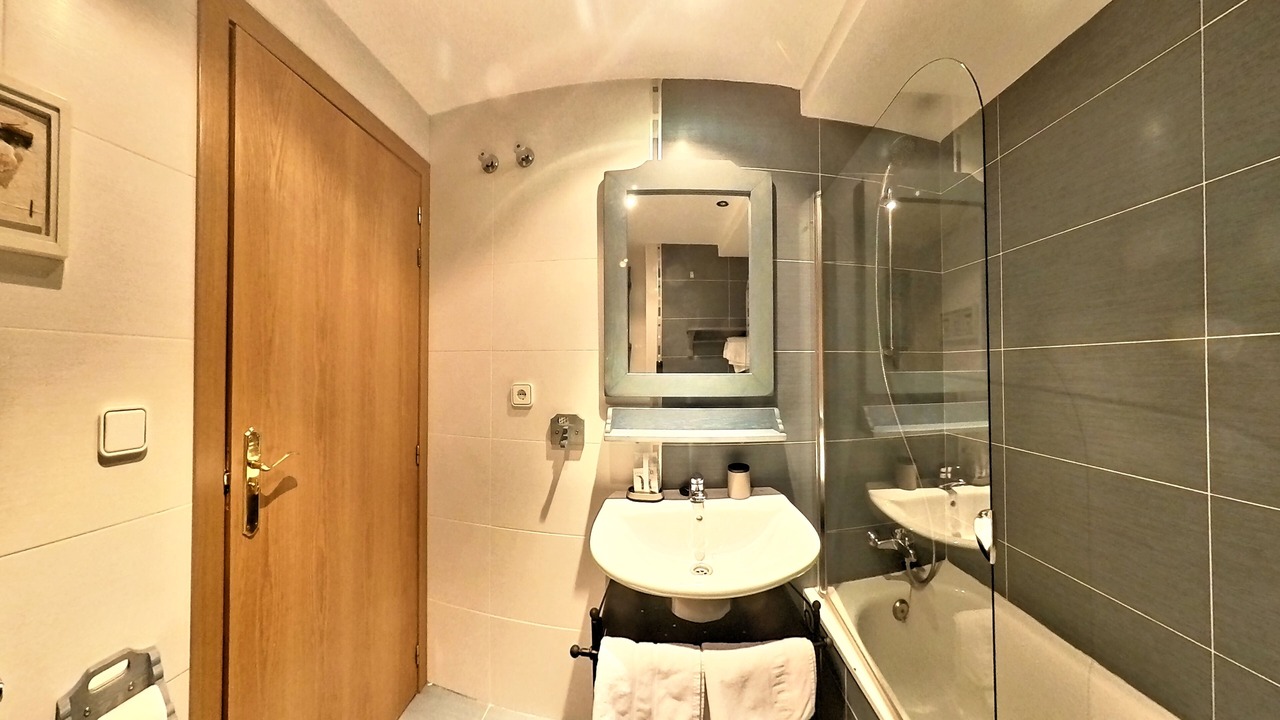 Photo of Bathroom in Escarrilla