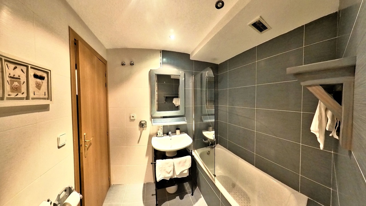 Photo of Bathroom in Escarrilla