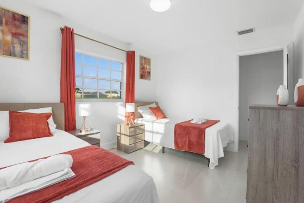 Photo of Bedroom in Lauderhill