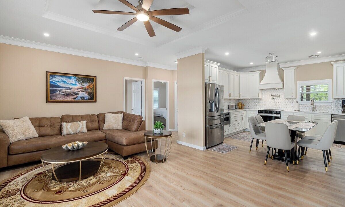 Photo of Livingroom in Six Mile
