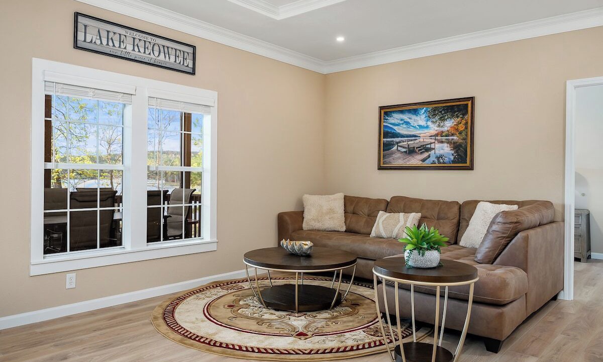 Photo of Livingroom in Six Mile