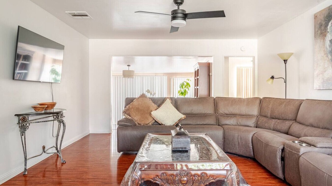 Photo of Livingroom in Burbank