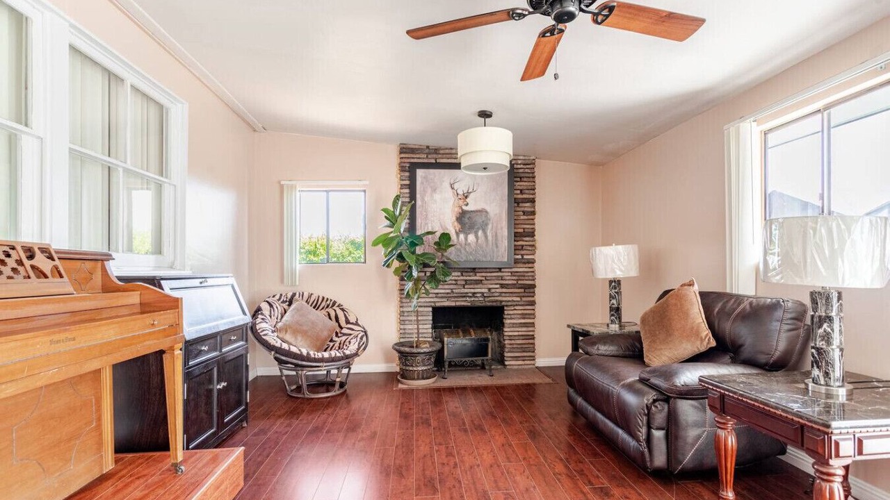 Photo of Livingroom in Burbank