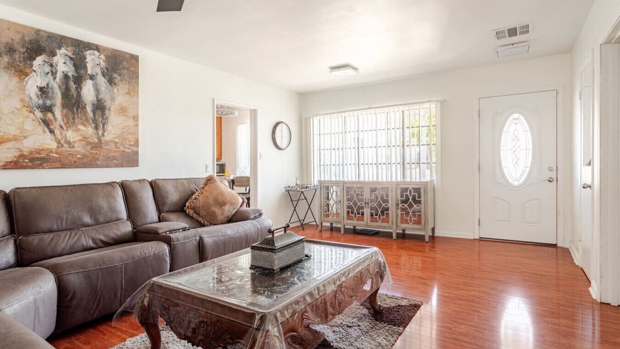 Photo of Livingroom in Burbank
