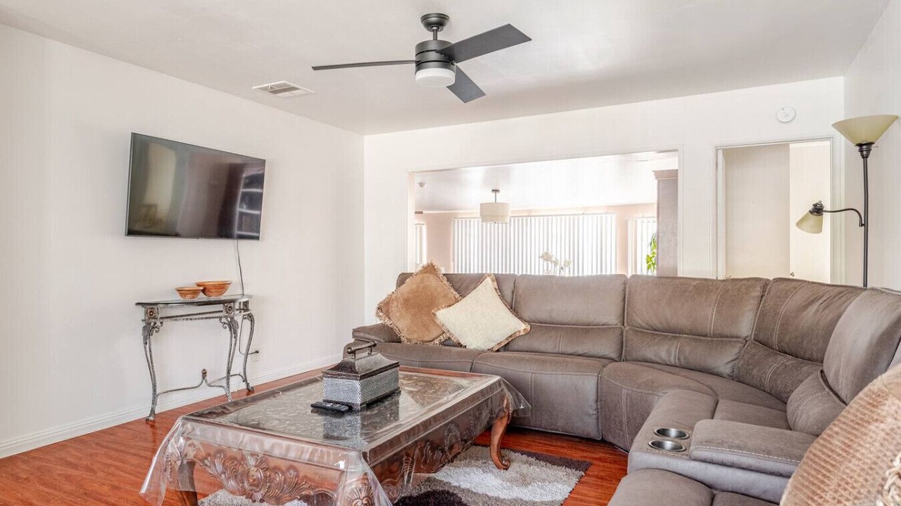 Photo of Livingroom in Burbank