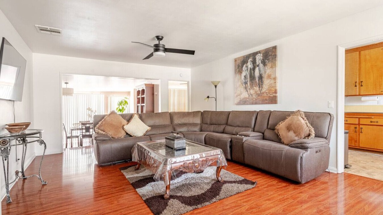 Photo of Livingroom in Burbank