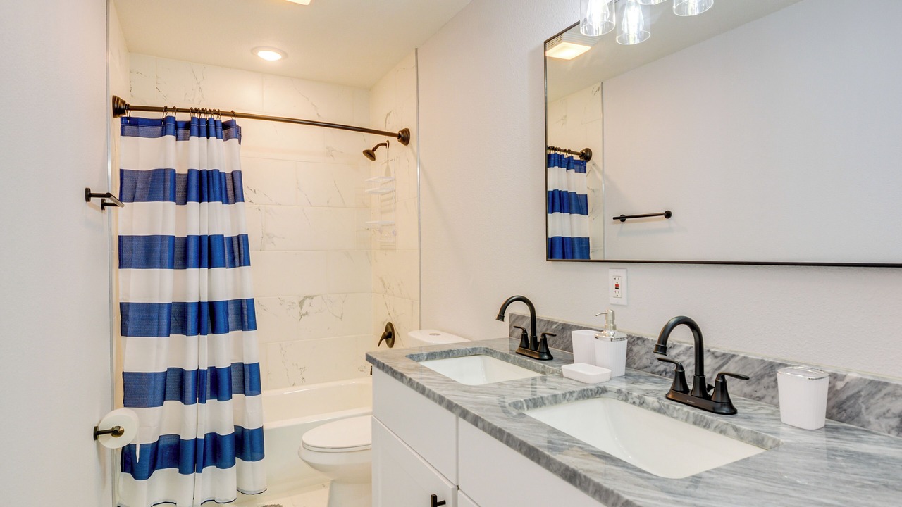 Photo of Bathroom in Lamar