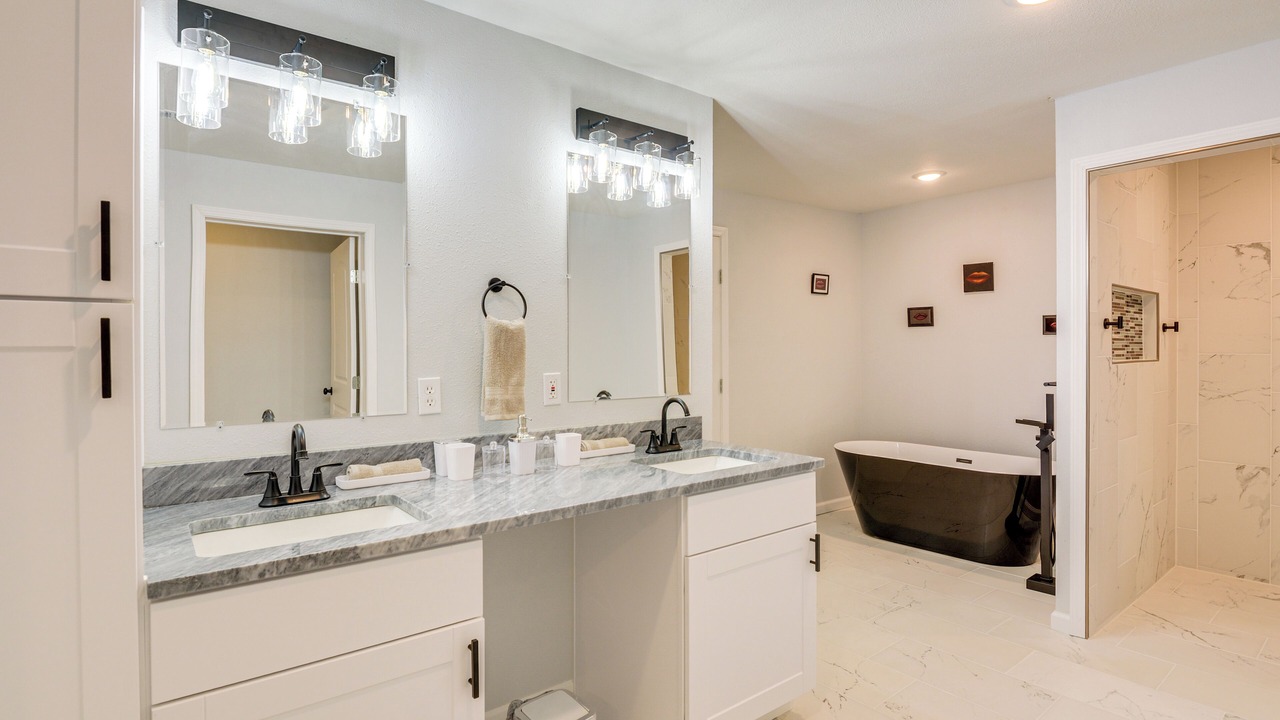 Photo of Bathroom in Lamar