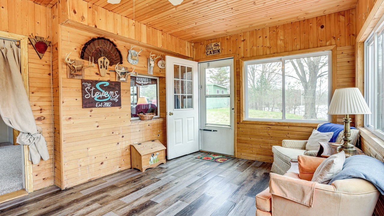 Photo of Livingroom in Evart
