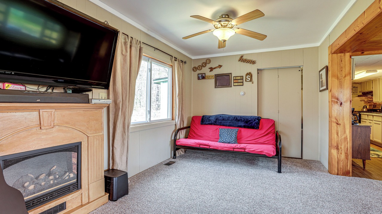 Photo of Livingroom in Evart