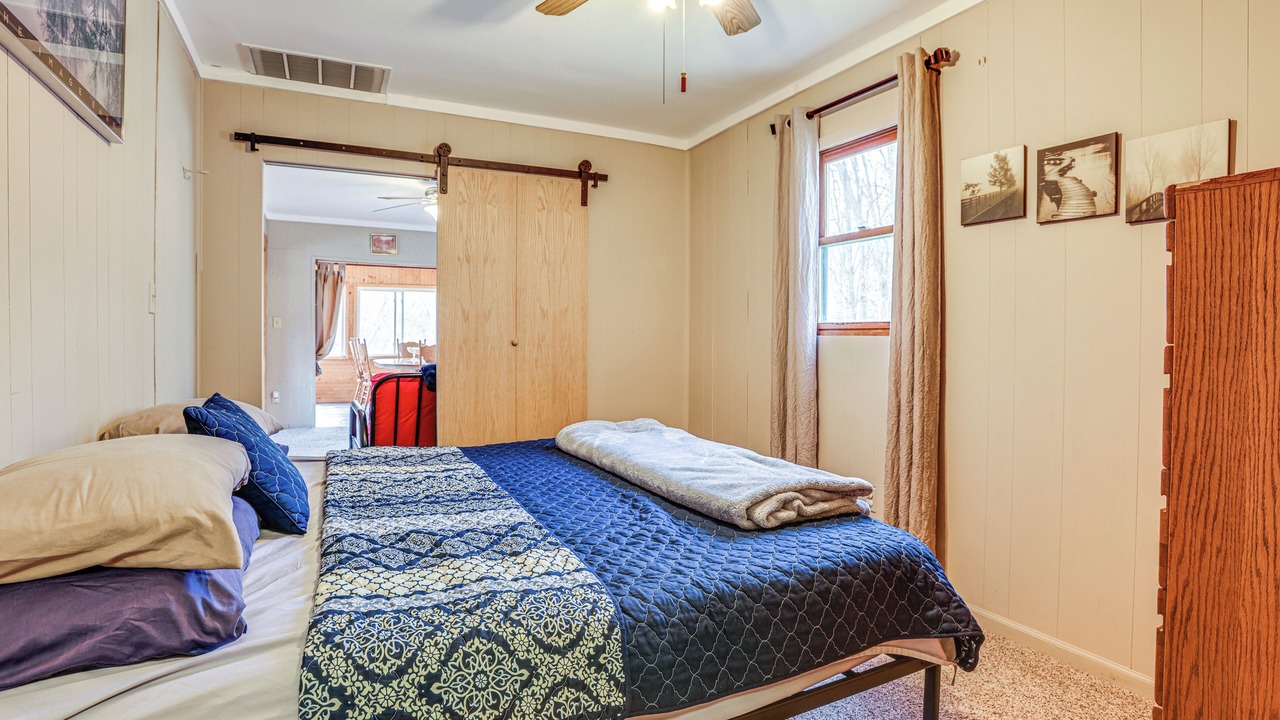 Photo of Bedroom in Evart
