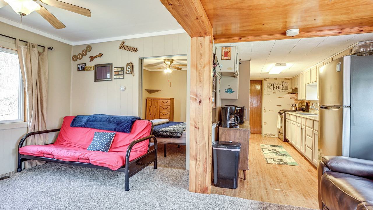 Photo of Livingroom in Evart