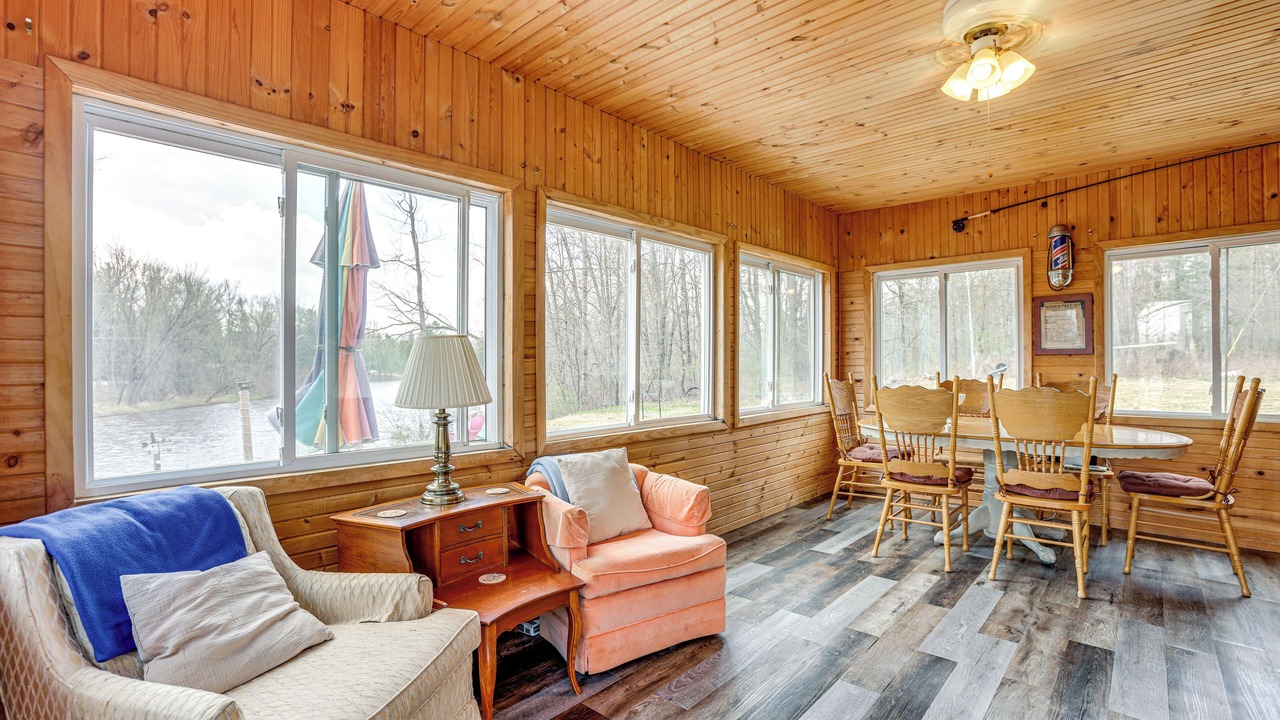 Photo of Livingroom in Evart