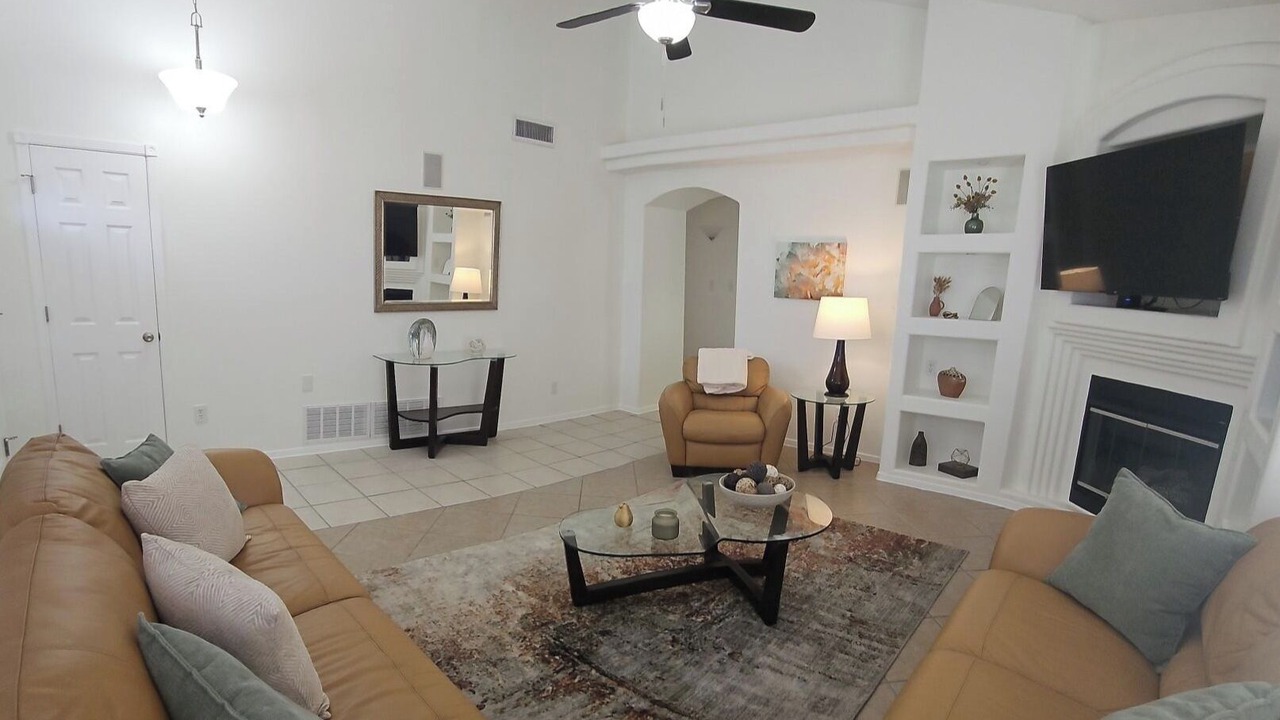 Photo of Livingroom in Horizon City