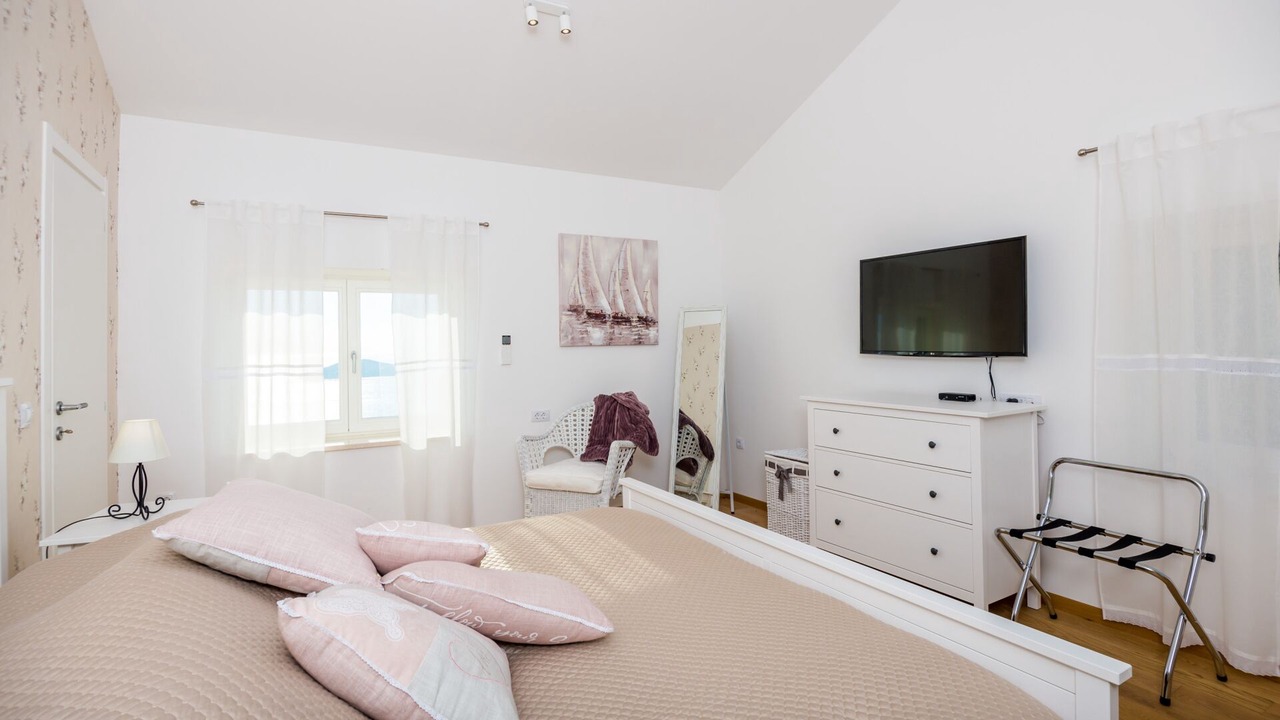 Photo of Bedroom in Brsecine