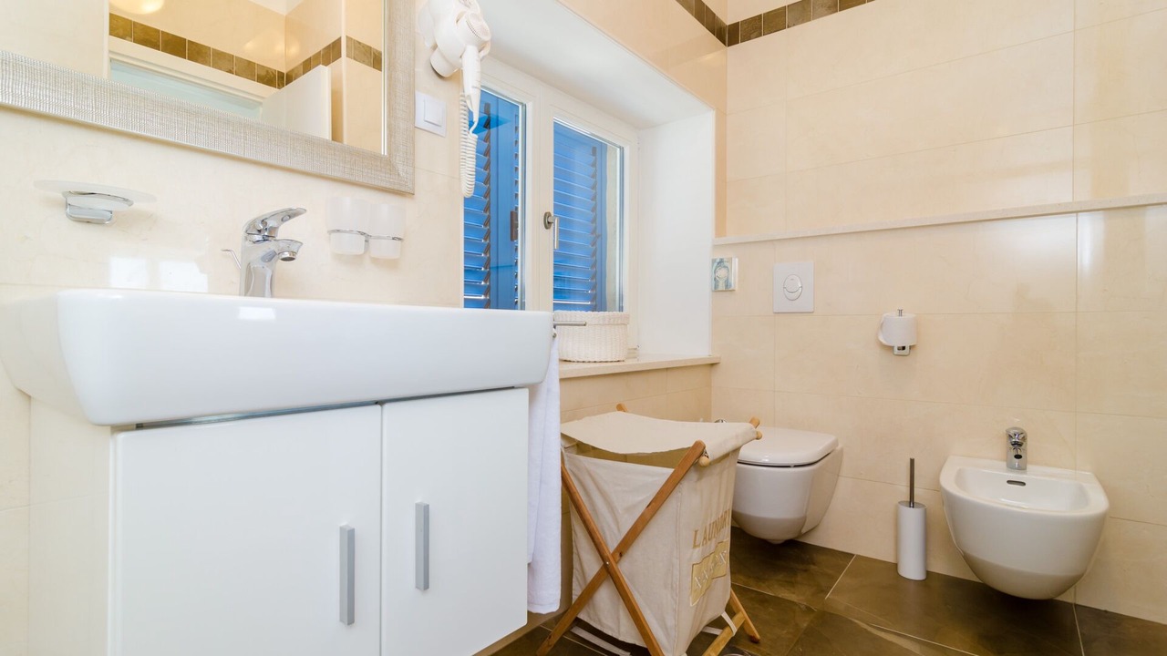 Photo of Bathroom in Brsecine