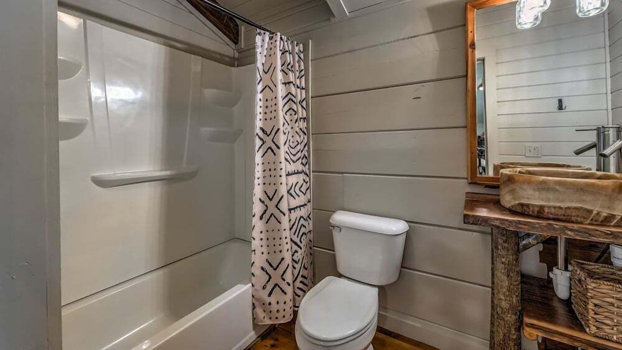 Photo of Bathroom in Dial