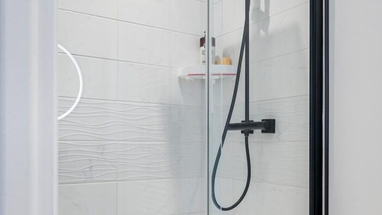 Photo of Bathroom in Isneauville