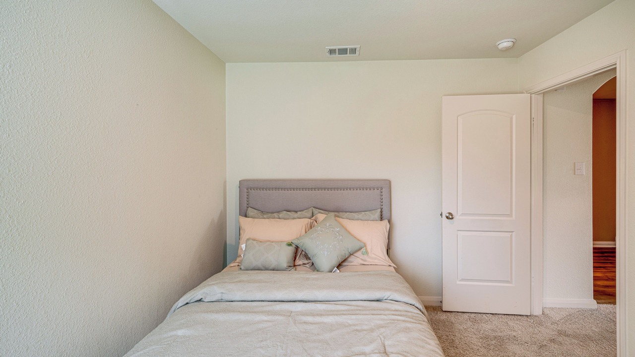 Photo of Bedroom in Venus