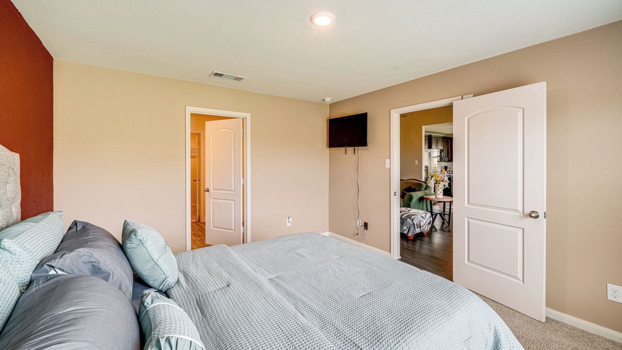 Photo of Bedroom in Venus