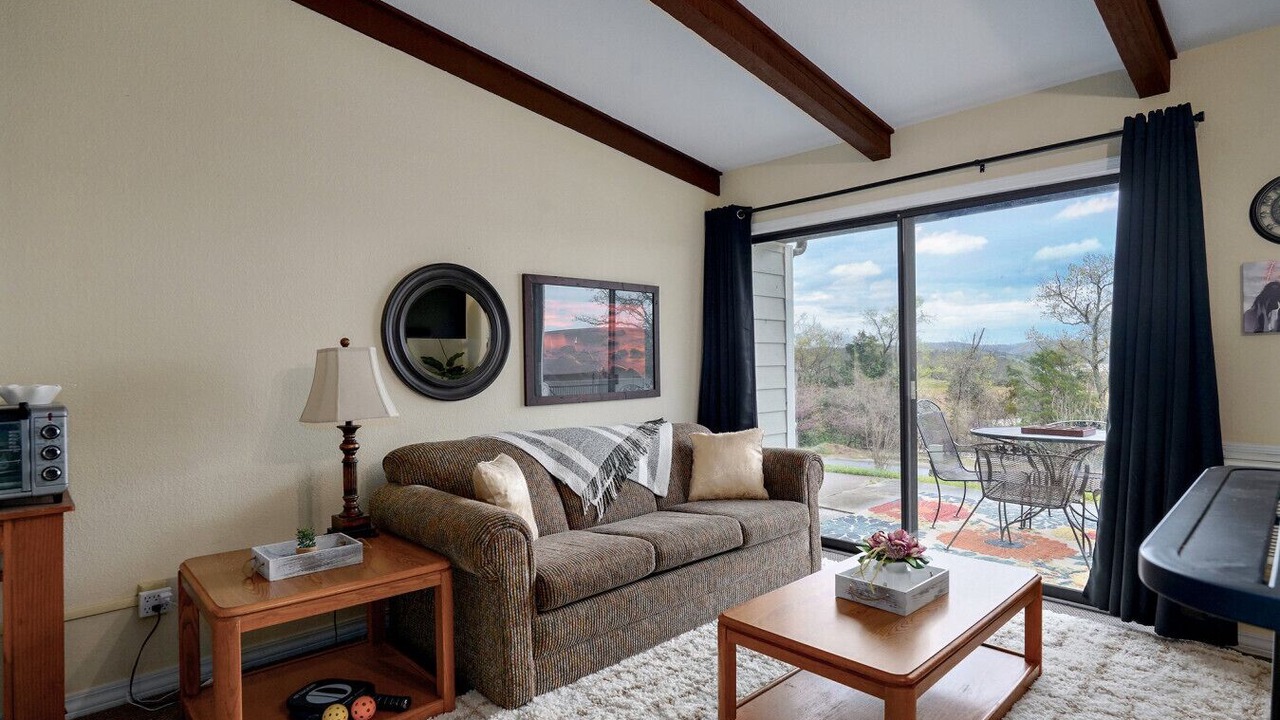 Photo of Livingroom in Kimberling City