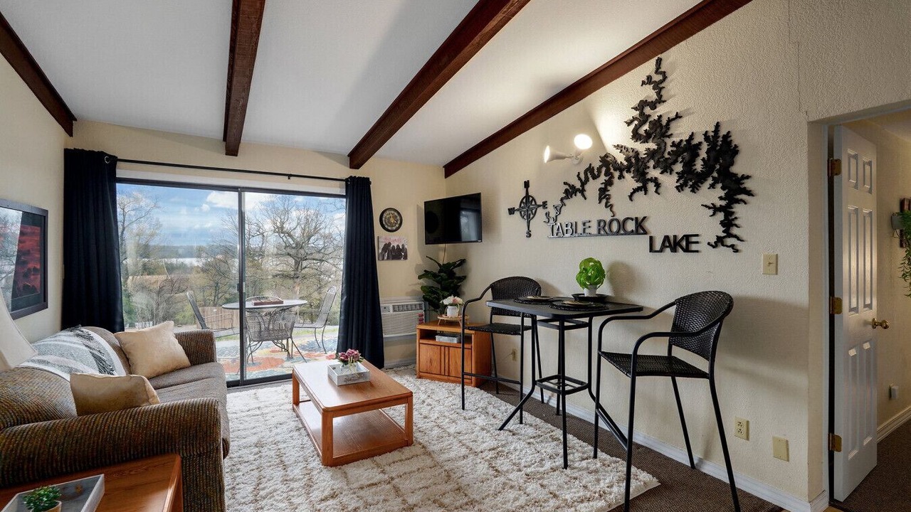 Photo of Livingroom in Kimberling City