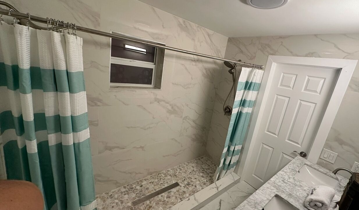 Photo of Bathroom in Lake Worth Corridor