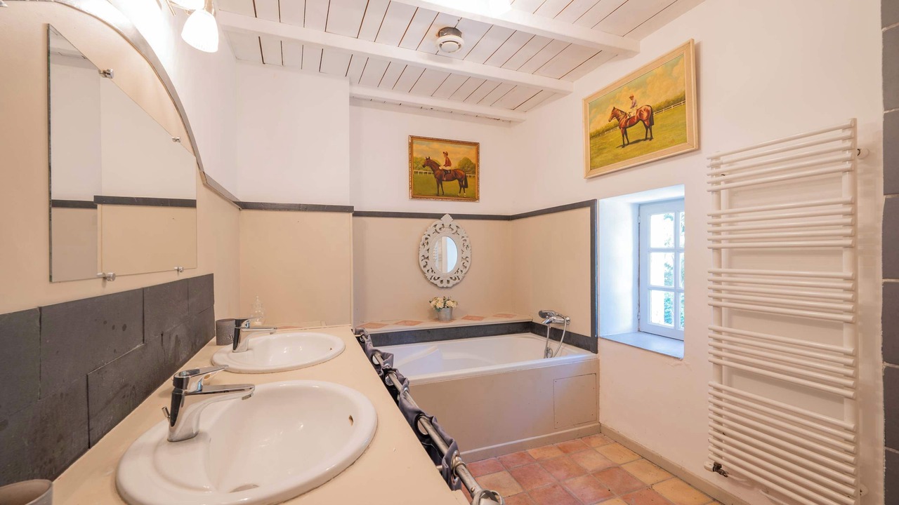 Photo of Bathroom in Arles