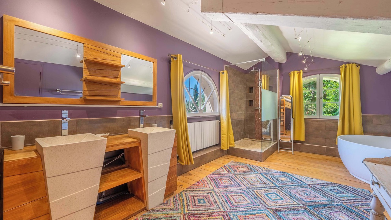 Photo of Bathroom in Arles