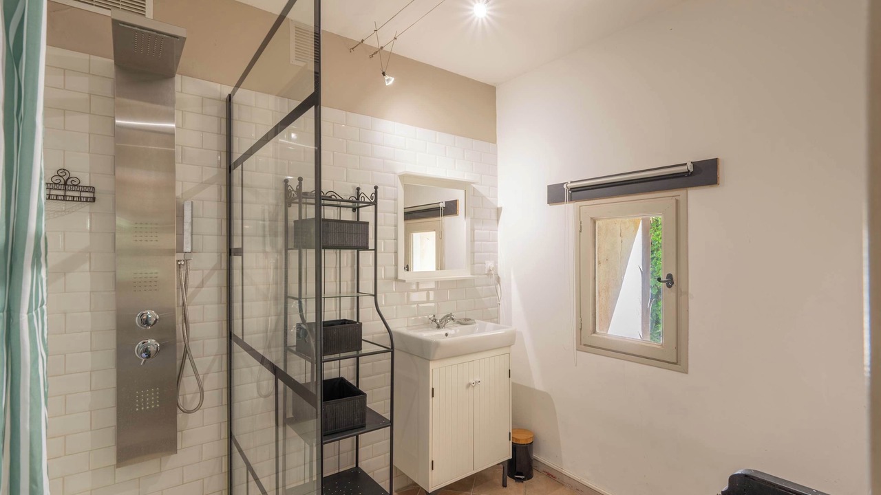 Photo of Bathroom in Arles