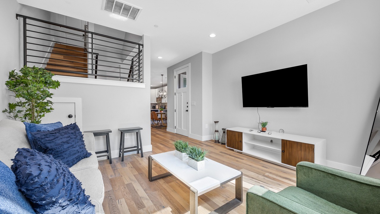 Photo of Livingroom in University Hills and Windsor Park