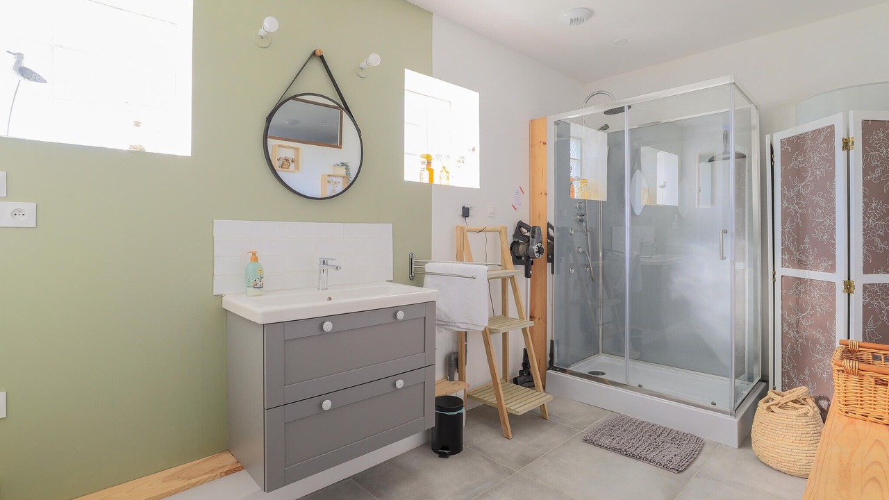 Photo of Bathroom in Becourt