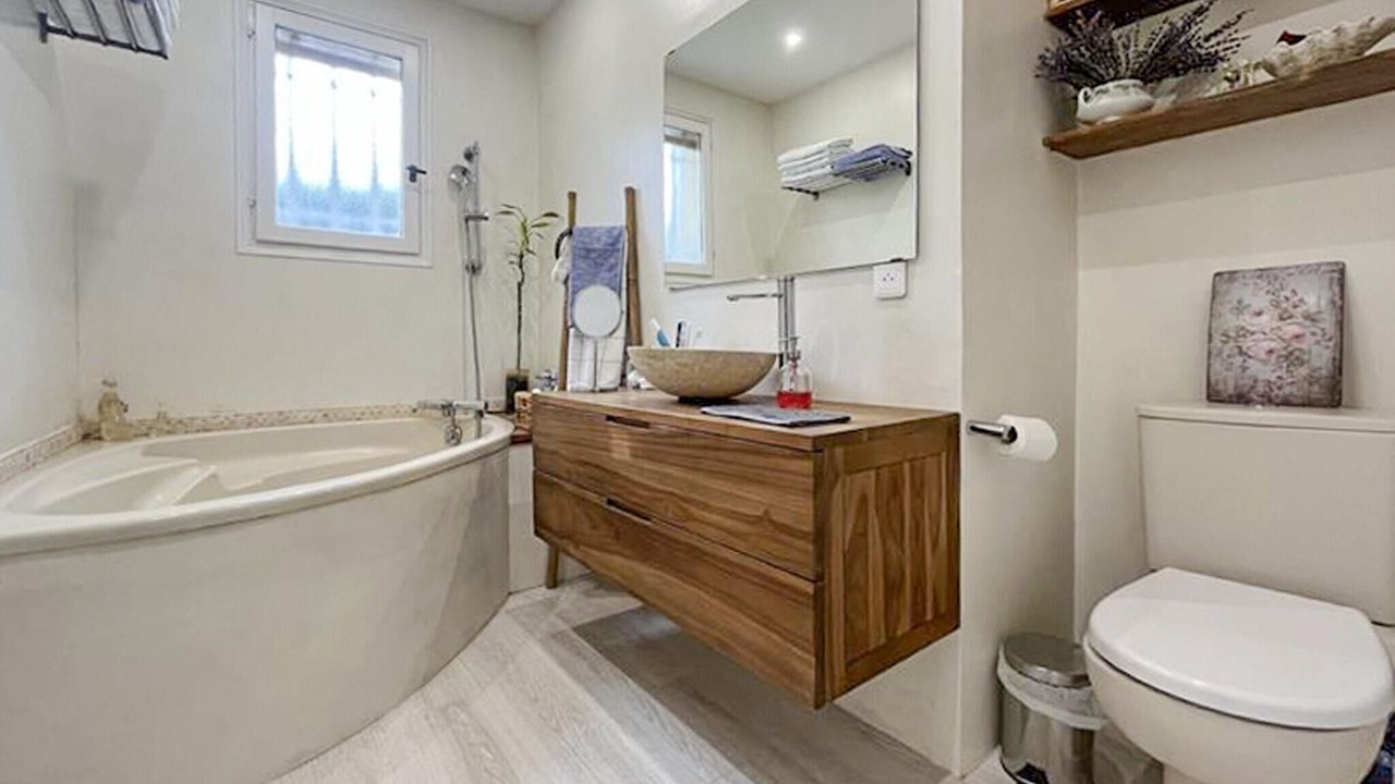 Photo of Bathroom in Roquemaure