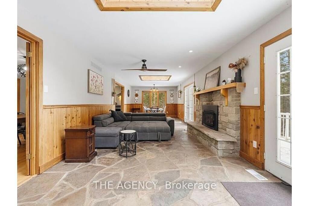 Photo of Livingroom in Lafontaine