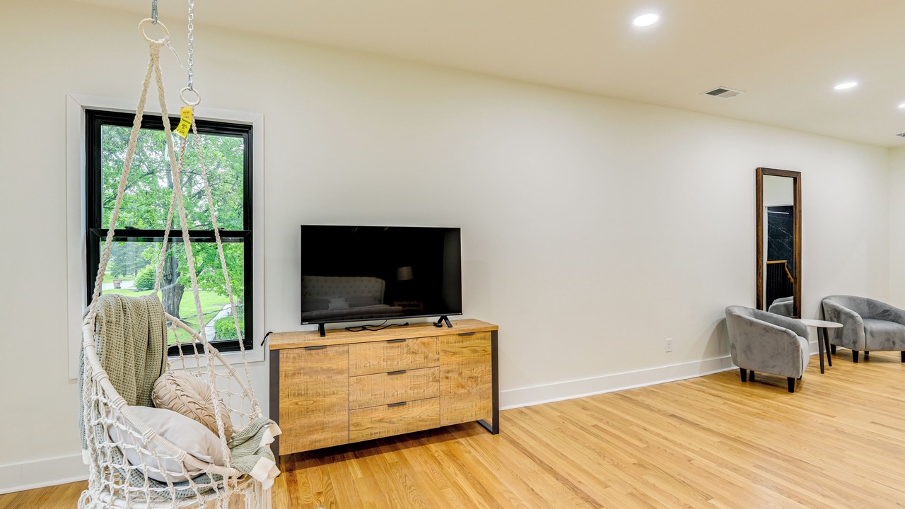 Photo of Livingroom in West Meade