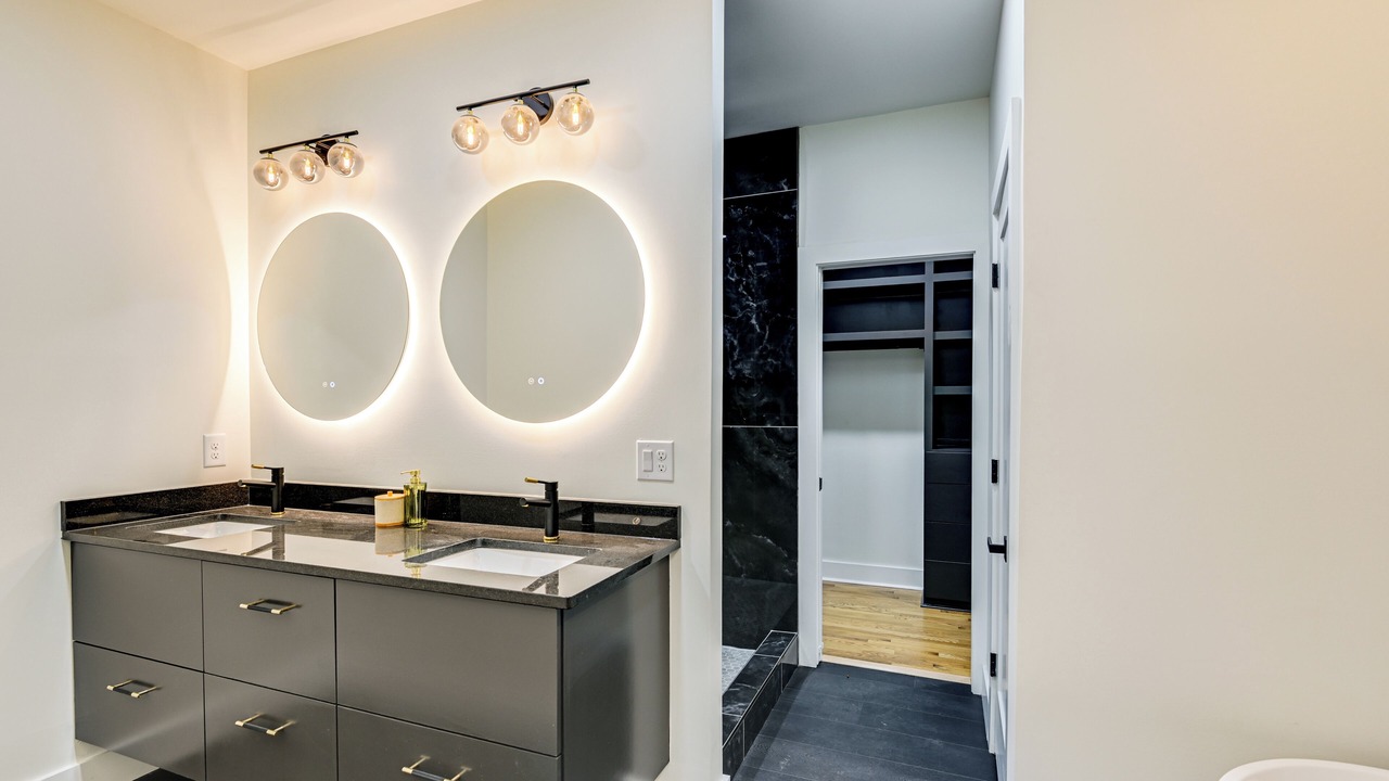Photo of Bathroom in West Meade