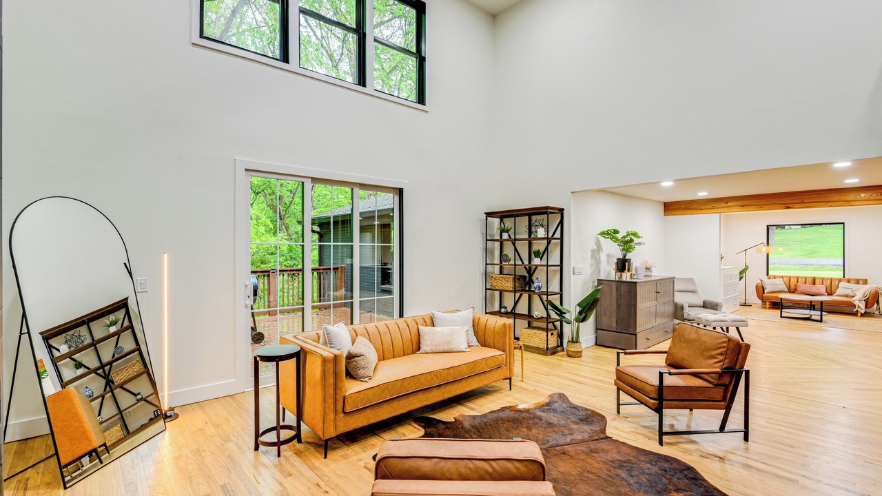 Photo of Livingroom in West Meade