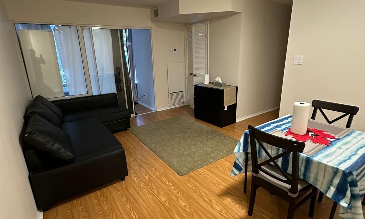 Photo of Livingroom in Bay Street Corridor