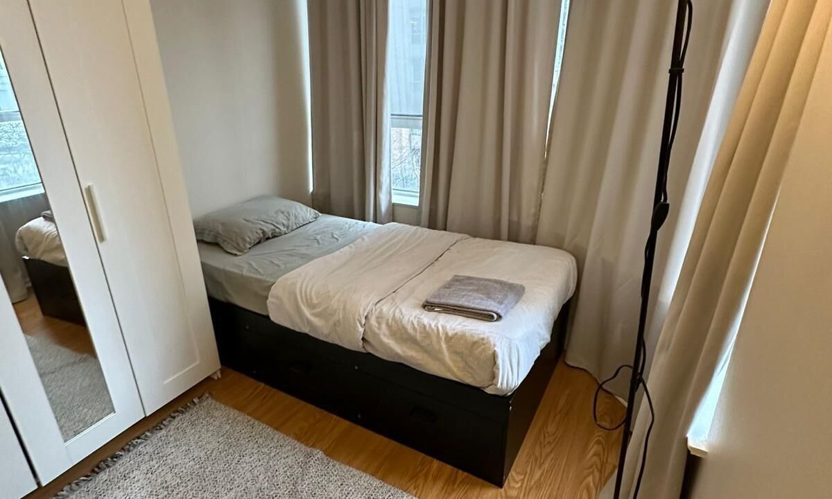 Photo of Bedroom in Bay Street Corridor