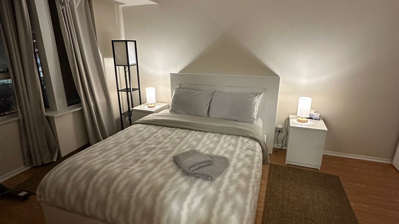 Photo of Bedroom in Bay Street Corridor