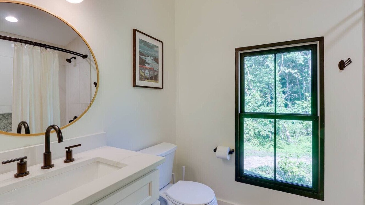 Photo of Bathroom in Bluemont