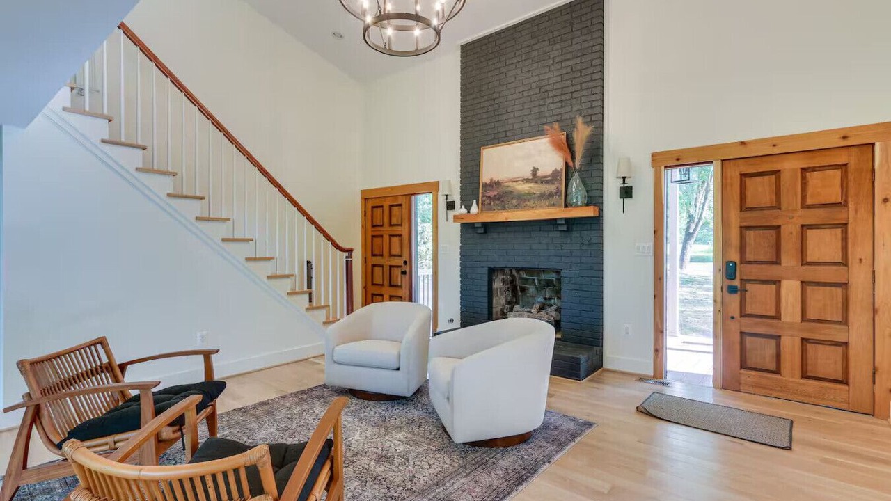 Photo of Livingroom in Bluemont