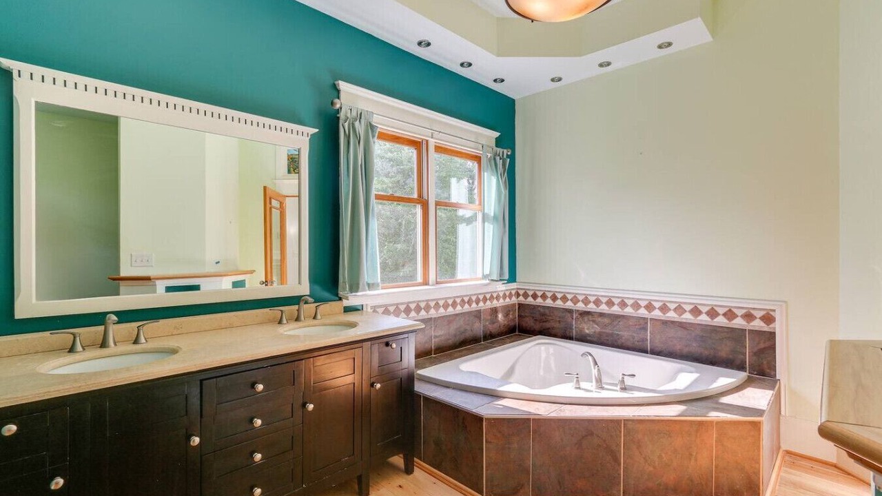 Photo of Bathroom in Bluemont