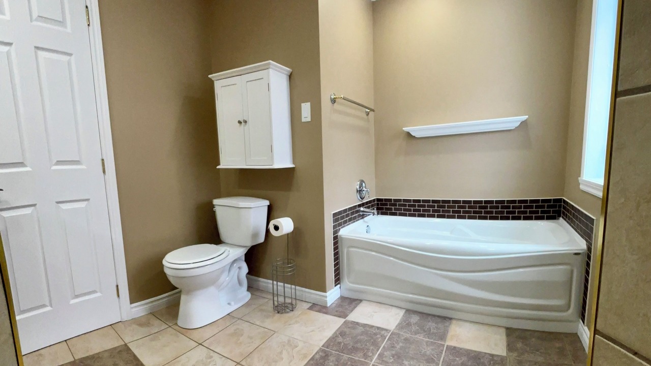 Photo of Bathroom in Saint-Lambert