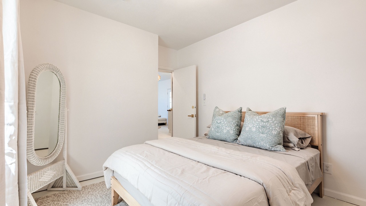 Photo of Bedroom in Wall