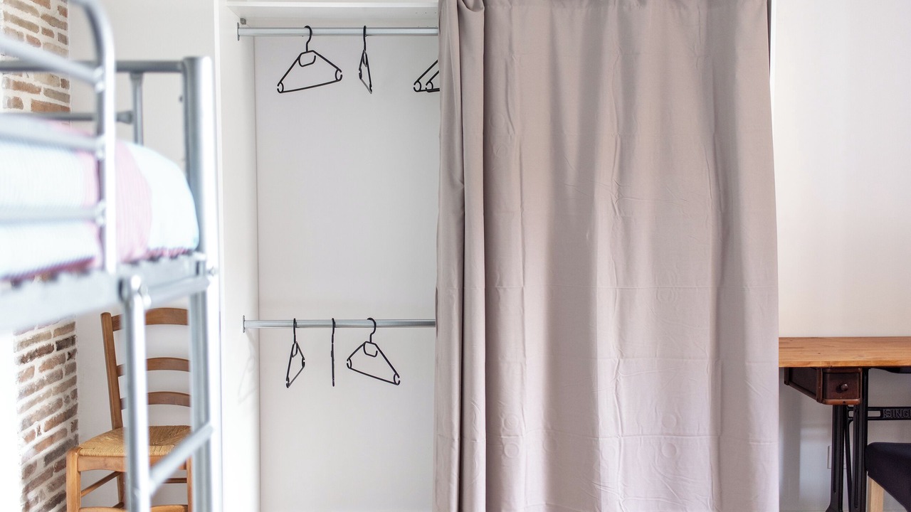 Photo of Bedroom in Castelnau-de-Montmiral